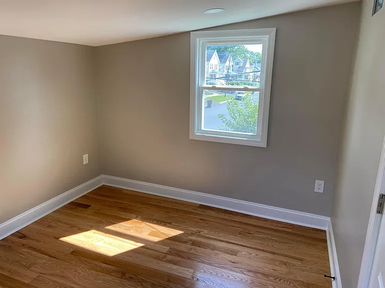 28 Maple Ave — Photo 11