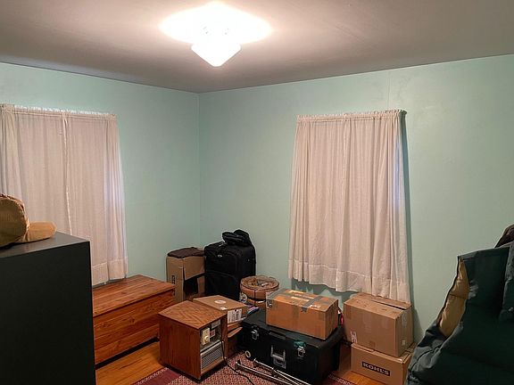 5th image of 720 W 10th St