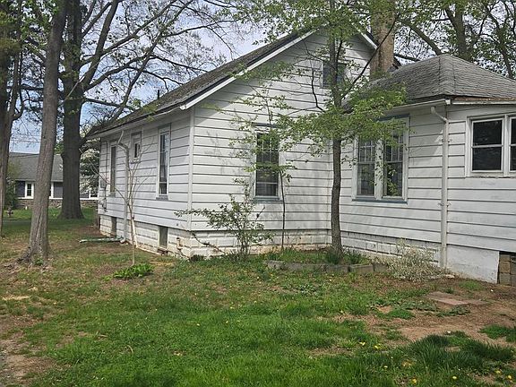 2nd image of 512 W Franklin Rd