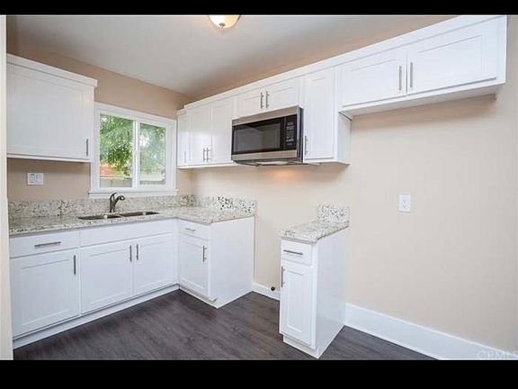 4th image of 4422 S Van Ness Ave