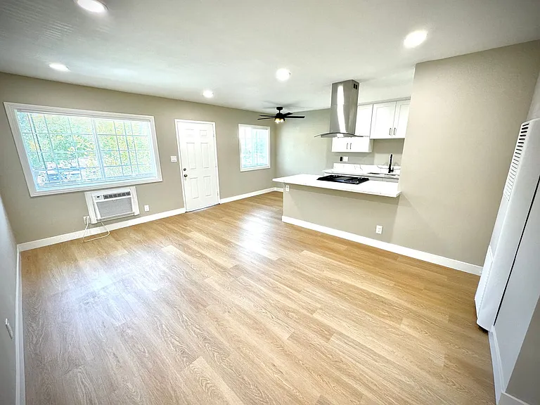 321 N Macneil St — Photo 22