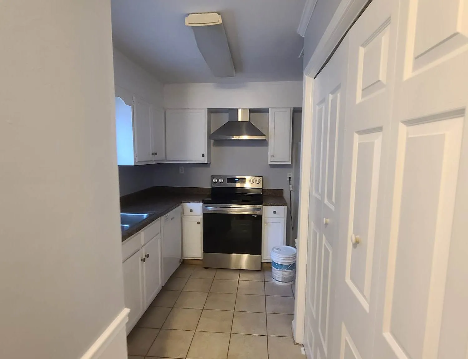 2 bed, 1240 sqft, $1,600 — Photo 2
