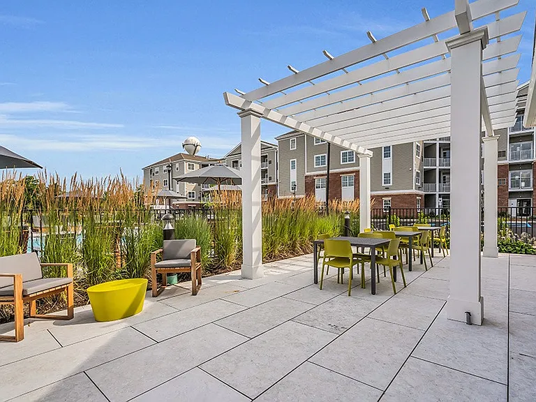 Summit Court Apartments — Photo 37