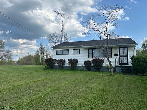 3rd image of 1171 Doris Dr