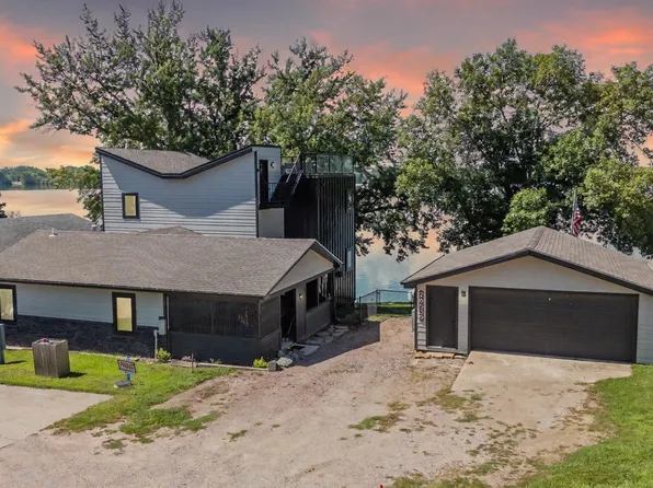 26539 E Shore Pl, Hartford, SD 57033