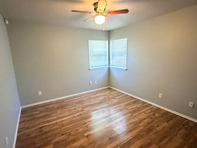 7917 S McKinley Ave — Photo 6