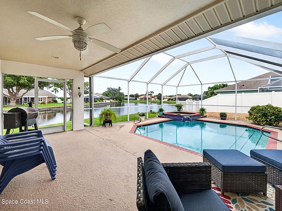 3rd image of 3726 Sunward Dr