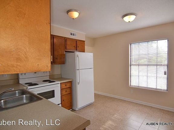 5th image of 2401 Walden Dr #B