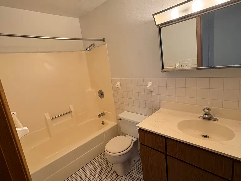 534 E Slifer St #7 — Photo 6