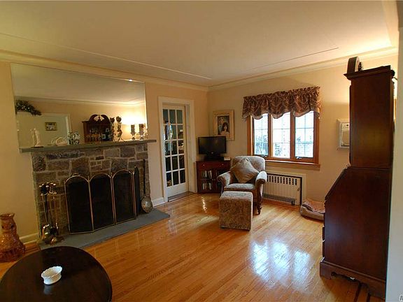 4th image of 1707 Belmont Ave