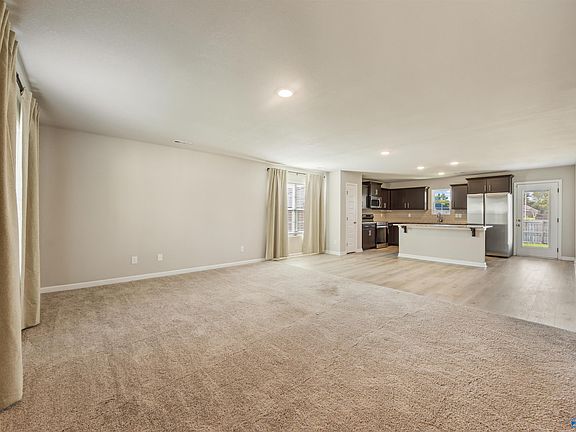 5th image of 122 Domingues Ave