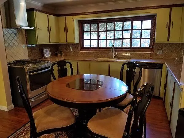 kitchen / dining area
