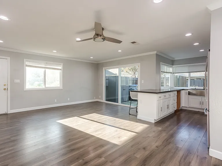 2297 Warfield Way #A — Photo 6