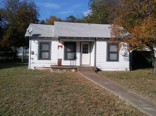 407 W Walcott Ave, Comanche, TX 76442