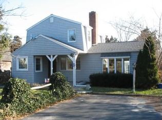 39 Gardiners Ln, Hampton Bays, NY 11946