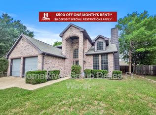 325 W Willow Creek Dr, Glenn Heights, TX 75154