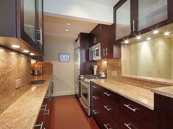 3rd image of 225 W 83rd St APT 4R