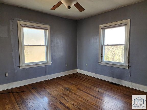 5th image of 11 Ventura Ln