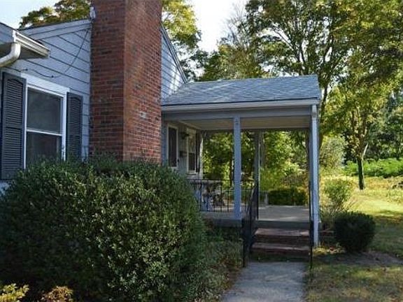 2nd image of 25 Knapp Ter
