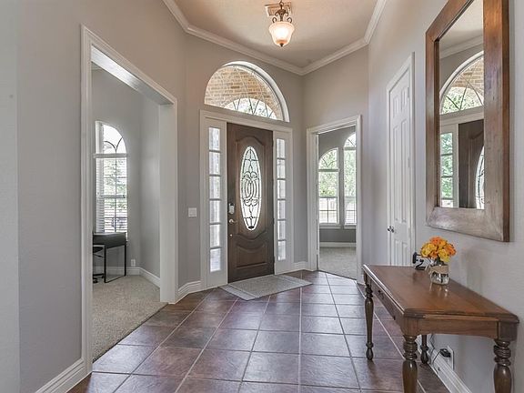 Bright entry with crown molding.