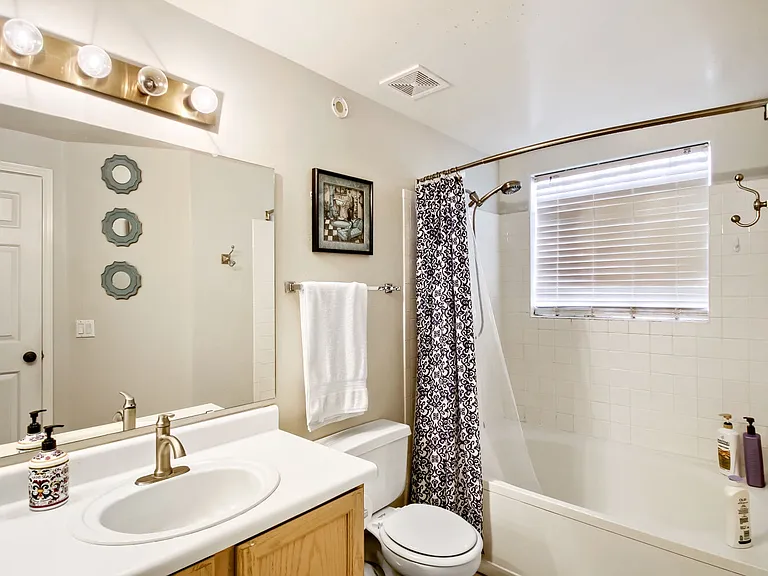 10401 N 52nd St #105 — Photo 7