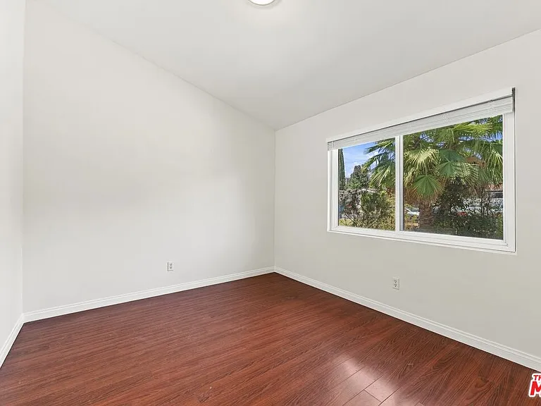 15920 Gledhill St — Photo 39