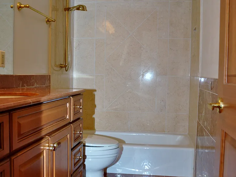 800 E Henry Clay St #302 — Photo 11