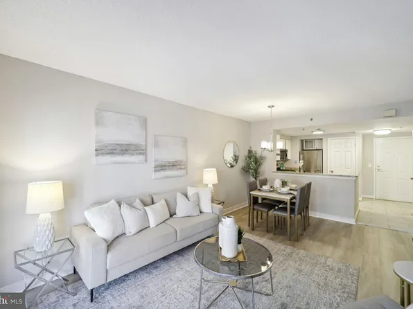 1045 N Utah St APT 503, Arlington, VA 22201