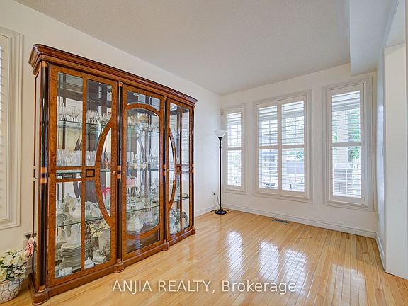 3rd image of 20 Appleview Rd