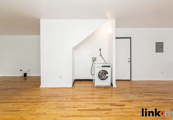 4th image of 20 E 125th St #B