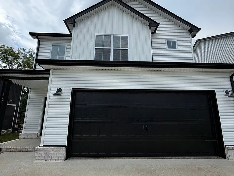 217 Wesson Dr — Photo 1