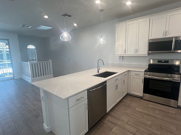 4th image of 4046 E Amoroso Dr