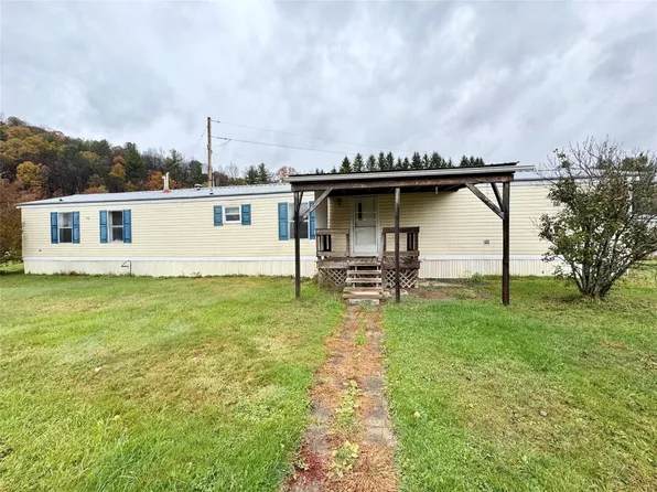 15 Carriage Dr, Youngsville, PA 16371