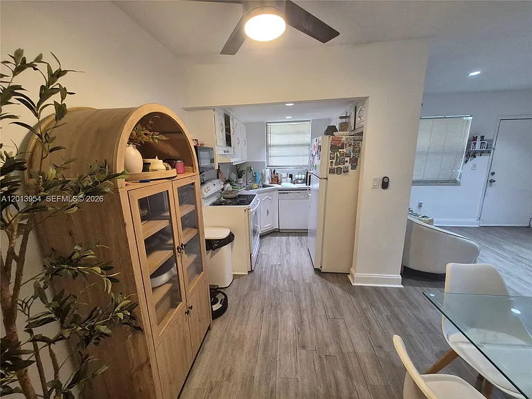 1975 NE 135th St #2H — Photo 7