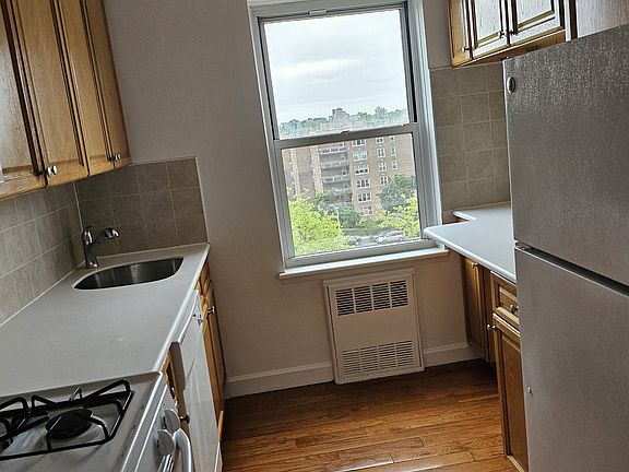 4th image of 16-66 Bell Blvd #11-340