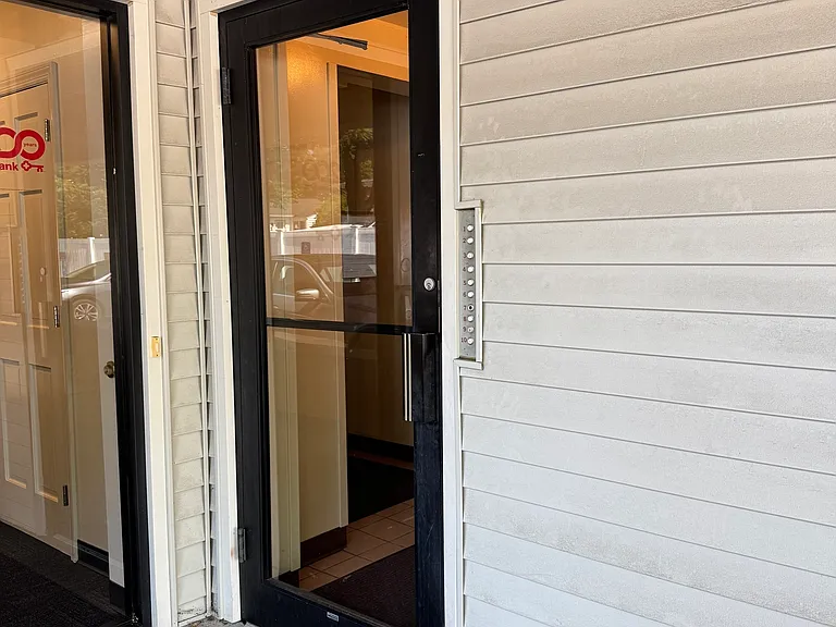 1022 W Main St #4 — Photo 3