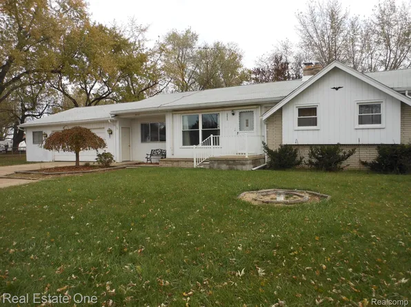 3472 W Clarice Ave, Highland, MI 48356