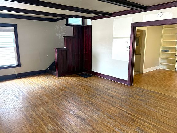 4th image of 272 E Union St