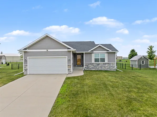 1304 NE 2nd St, Stuart, IA 50250