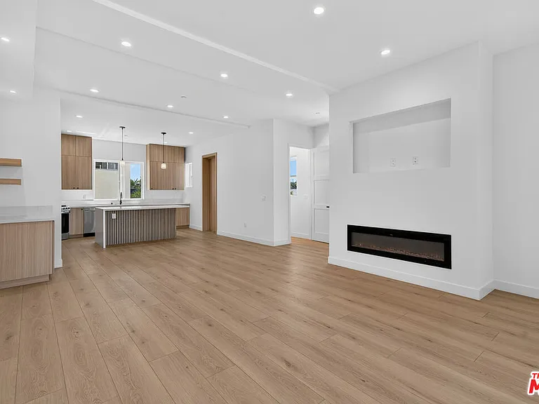 150 N Carondelet St — Photo 7