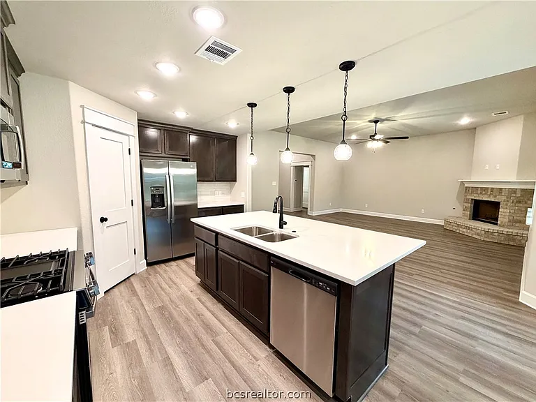 1216 Bridgewater Dr — Photo 6