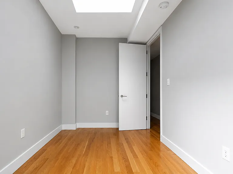 1100 De Kalb Ave #2S — Photo 6
