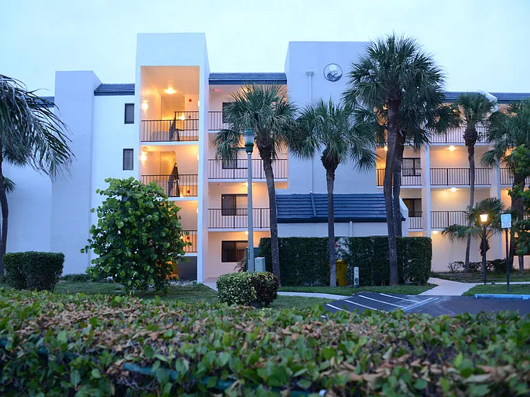 1605 S US Highway 1 #B205 — Photo 34
