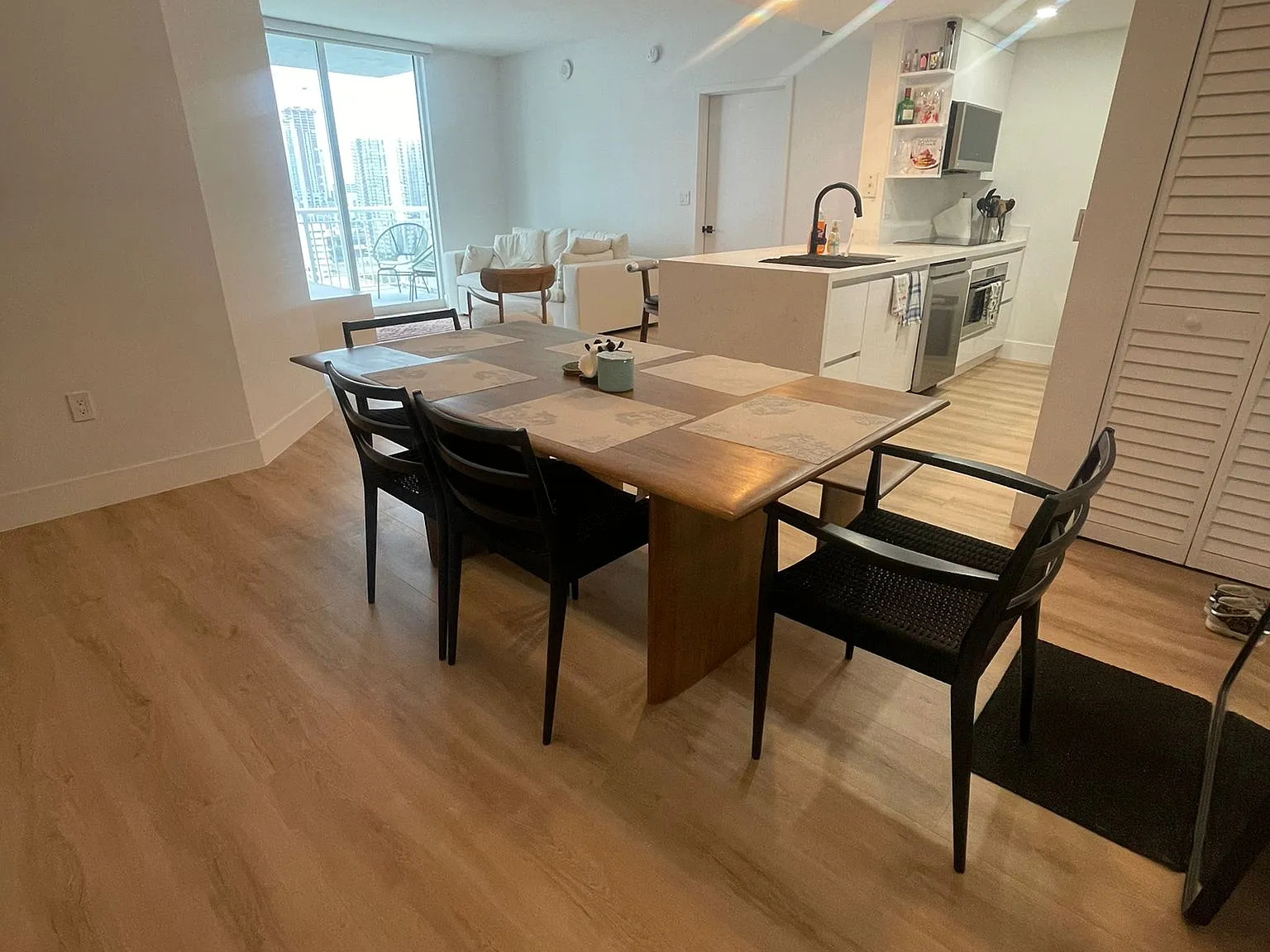 2 bed, 1057 sqft, $3,500 — Photo 3
