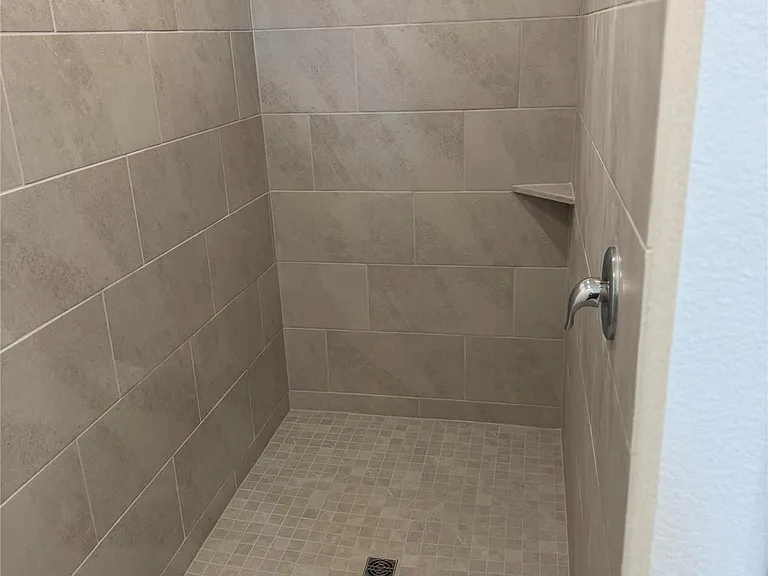 902 Heaven Dr — Photo 14