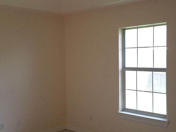 5th image of 925 Lion Dr
