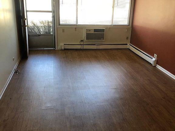 4th image of 1701 Sunset Ave APT 4
