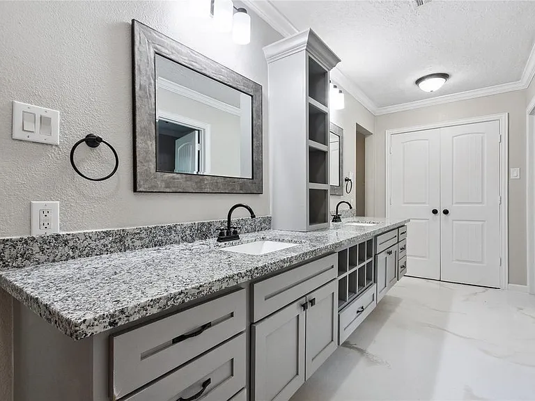 570 Roanoke Dr — Photo 18