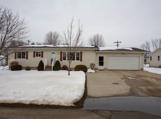 133 E Gilbert Dr, Elk Run Heights, IA 50707