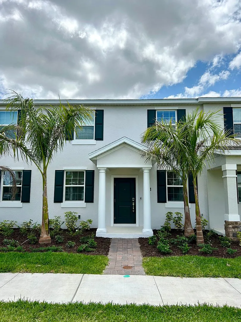 Live the Tohoqua lifestyle in this modern 3Bedrooms / 2.5bath Townhome! — Photo 1